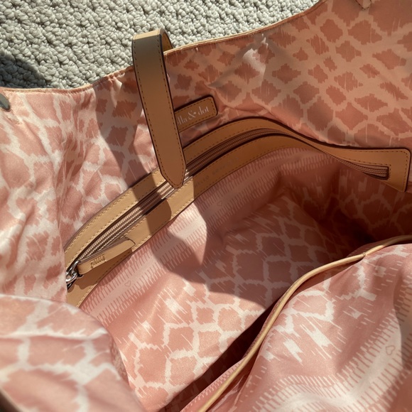 Riviera Tote - Metallic by Stella & Dot in Pristine Condition - Picture 6 of 6